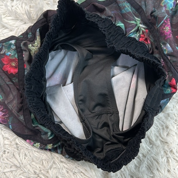 Lululemon Tracker Short II *4-way Stretch Curious Jungle Multi / Black - Picture 3 of 6